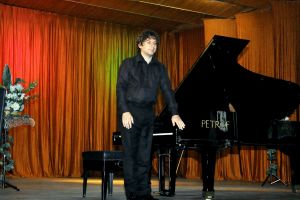 Marek Szlezer - 1170st Liszt Evening (concert from the series "Piano Stars in Głogow”), <br> the "Franz Liszt" Music School in Glogow, 23rd September 2015. Photo by Jerzy Popiel.
